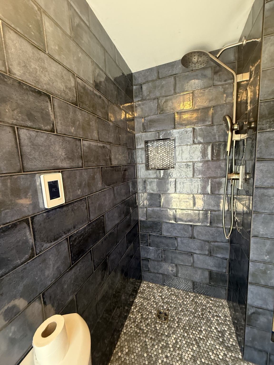 Finished tiled shower with niche